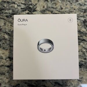 Oura Ring 4 in Silver